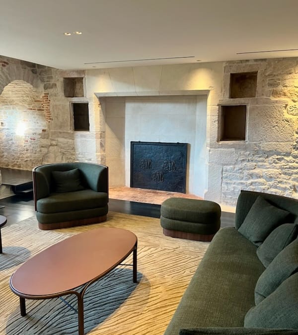 Plaque de cheminée monumentale, domaine viticole, côte de Nuits, Bourgogne